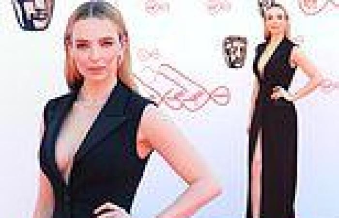 Sunday 8 May 2022 04:59 PM BAFTA TV AWARDS 2022: Jodie Comer goes braless in racy plunging gown trends now