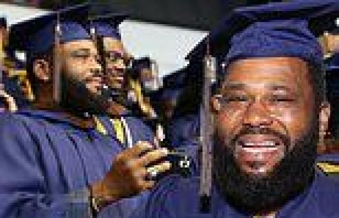 Monday 9 May 2022 10:59 PM Anthony Anderson, 51, graduates from Howard University trends now