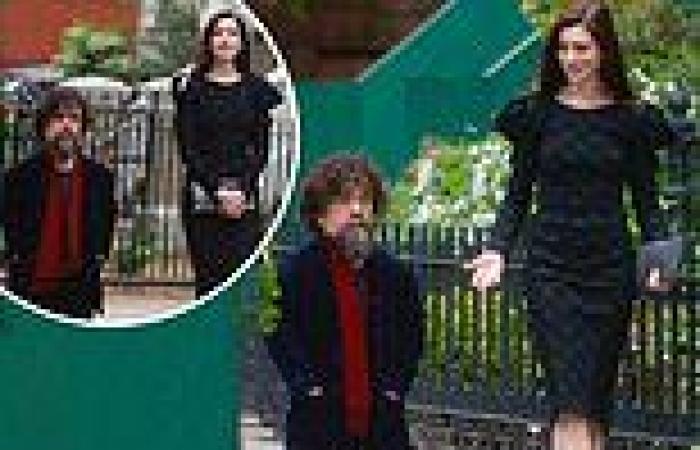 Saturday 14 May 2022 07:19 AM Anne Hathaway and Peter Dinklage film a scene for the  movie She Came To Me in ... trends now