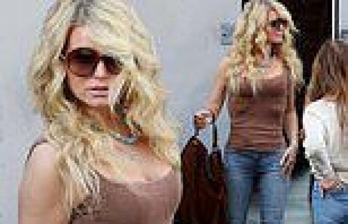Saturday 14 May 2022 07:19 AM Jessica Simpson slips into busty skintight top to showcase VERY trim frame ... trends now