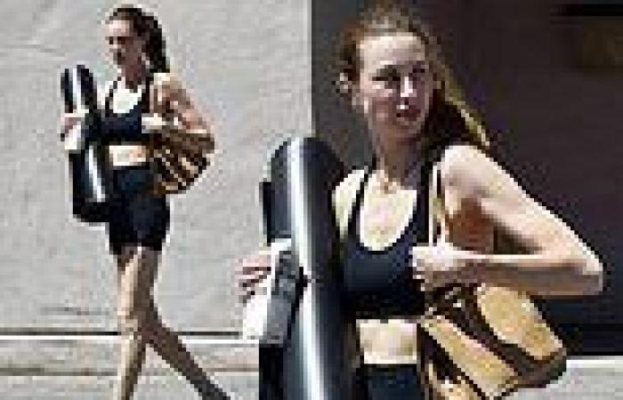 Saturday 14 May 2022 12:25 AM Whitney Port shows off her toned midriff in a black sports bra while exiting a ... trends now