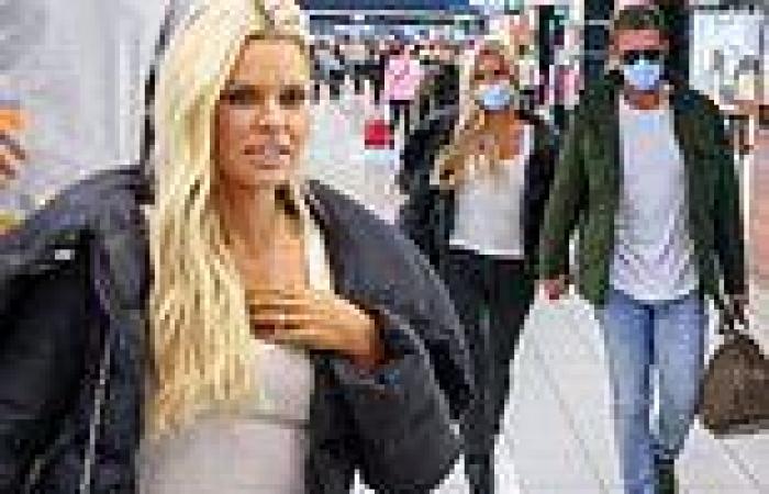 Monday 16 May 2022 05:58 AM Newlyweds Sophie Monk and Joshua Gross arrive hand in hand at Sydney Airport trends now