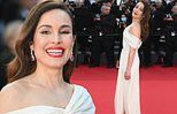 Tuesday 17 May 2022 06:52 PM Noomi Rapace poses up a storm on the opening night of the 75th Annual Cannes ... trends now