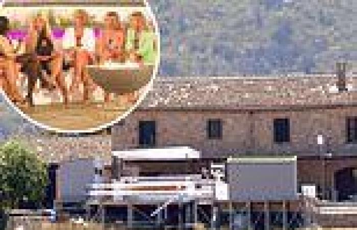 Wednesday 18 May 2022 01:37 PM New Love Island villa takes shape as balcony is built at the six-bedroom ... trends now