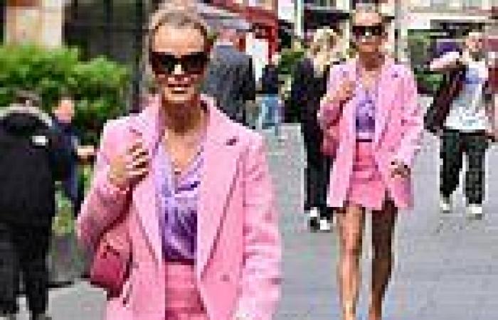 Thursday 19 May 2022 12:16 PM Leggy Amanda Holden looks sensational in a pink co-ord as she poses for selfies ... trends now