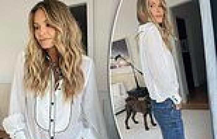 Friday 20 May 2022 04:37 PM Elle Macpherson, 58, looks ageless in designer outfit trends now