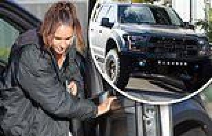 Friday 20 May 2022 07:46 AM Multimillionaire fitness entrepreneur Kayla Itsines drives around Adelaide in a ... trends now