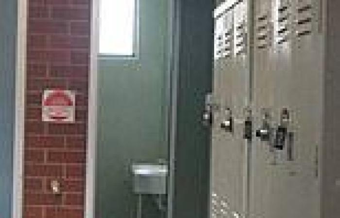 Saturday 21 May 2022 02:58 AM A school in Adelaide has removed toilet doors in order to create 'non-gendered' ... trends now