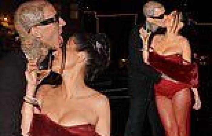 Saturday 21 May 2022 09:34 AM Travis Barker LICKS Kourtney Kardashian's forehead ahead of their 'wedding in ... trends now