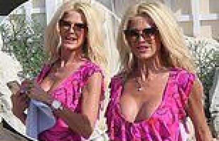 Monday 23 May 2022 07:55 PM Victoria Silvstedt, 47, displays her sensational figure in a plunging pink ... trends now