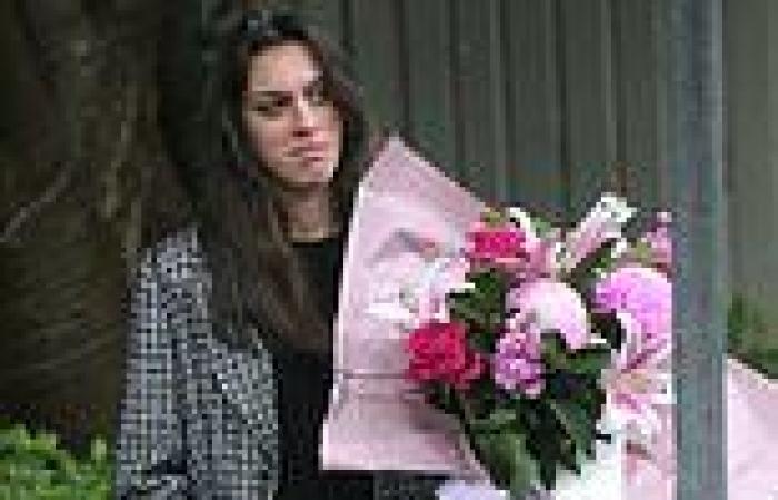 Tuesday 24 May 2022 02:40 AM Scott Morrison given flowers at Kirribilli House in Sydney to cheer him up ... trends now