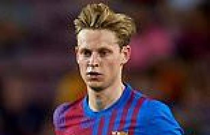 sport news Paris Saint-Germain 'join Manchester United in the race for Barcelona's Frenkie ... trends now