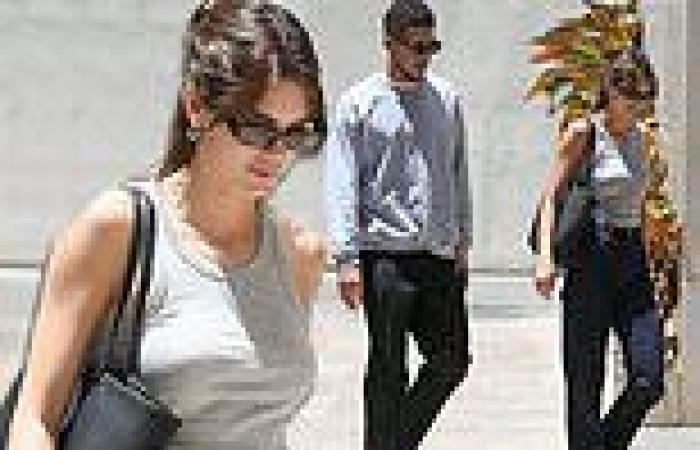 Wednesday 25 May 2022 01:37 AM Kendall Jenner and boyfriend Devin Booker cut casual figures in matching grey ... trends now