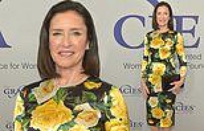 Wednesday 25 May 2022 04:46 AM Tom Cruise ex-wife Mimi Rogers displays her hourglass figure in a floral frock ... trends now