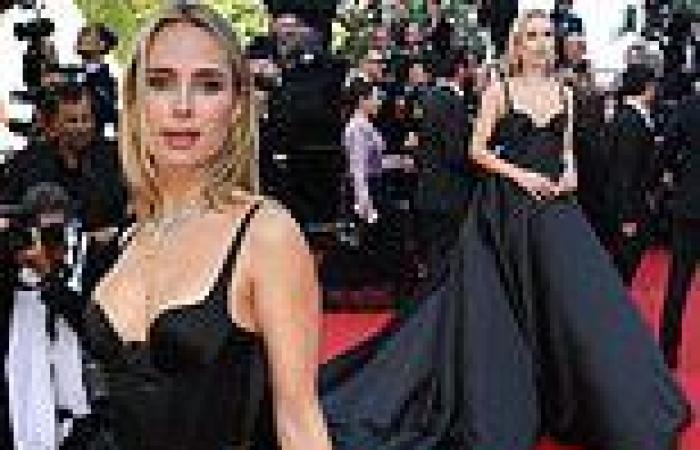 Wednesday 25 May 2022 06:52 PM Kimberley Garner looks sensational in an elegant plunging gown with a ... trends now