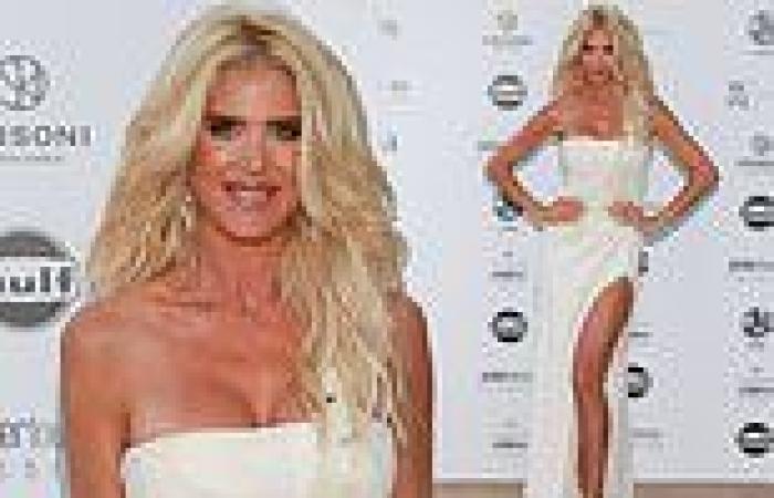 Saturday 28 May 2022 10:10 AM Victoria Silvstedt, 47, shows off incredible curves in white bodycon dress in ... trends now