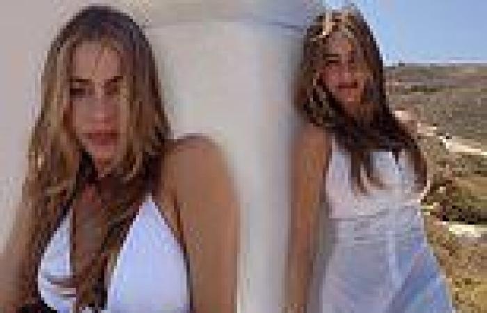 Thursday 2 June 2022 11:31 PM Ready for summer! Sofia Vergara shares jaw-dropping throwback swimsuit photos ... trends now