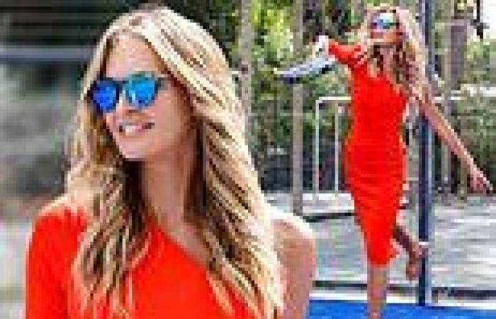 Friday 3 June 2022 08:58 PM Elle MacPherson shows off her svelte physique in a scarlet dress at luxe ... trends now