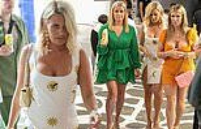 Saturday 4 June 2022 09:34 AM Danielle Armstrong dons a white minidress as she steps out in Mykonos with pals ... trends now