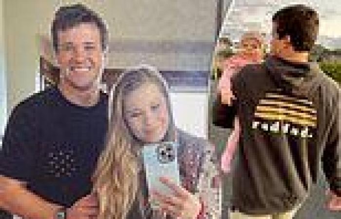 Saturday 11 June 2022 04:28 PM Bindi Irwin says husband Chandler Powell taught her what 'good love' is trends now