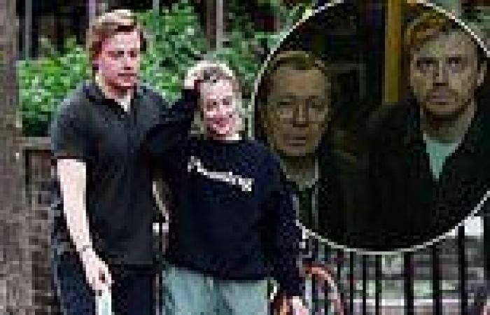 Saturday 11 June 2022 11:22 PM Saoirse Ronan dresses down for a stroll with boyfriend Jack Lowden trends now