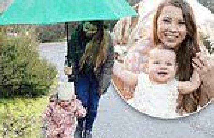 Tuesday 14 June 2022 02:13 AM Bindi Irwin takes her daughter Grace for a rainy walk around Australia Zoo trends now