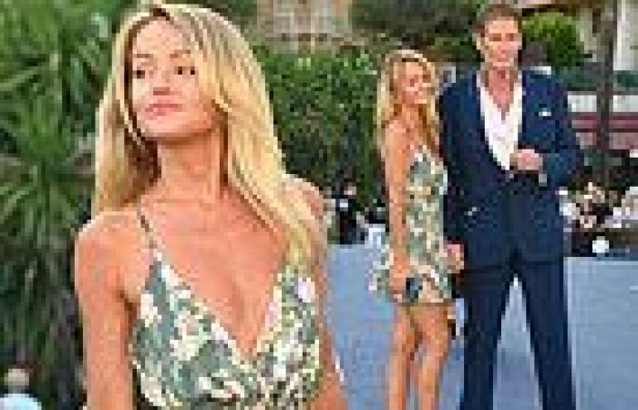 Sunday 19 June 2022 08:49 PM David Hasselhoff's wife Hayley Roberts goes braless in a mini dress with the ... trends now