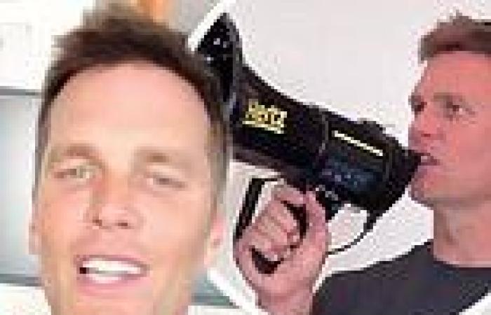 Sunday 19 June 2022 11:22 PM Tom Brady uses a MEGAPHONE around the house in silly video trends now