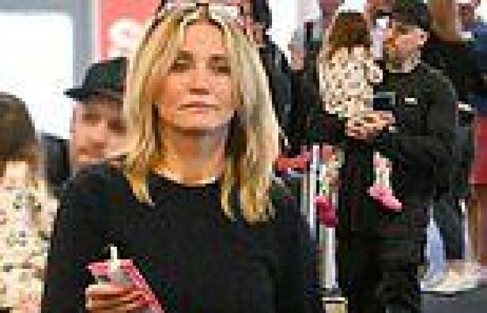 Sunday 19 June 2022 09:16 AM Cameron Diaz dons sporty black outfit while husband Benji Madden carries ... trends now