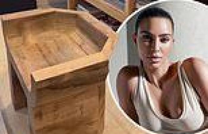 Tuesday 21 June 2022 11:17 PM Kim Kardashian gives tour of her chic work space (with uncomfortable looking ... trends now