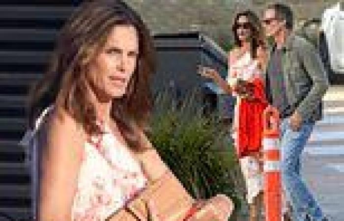 Wednesday 22 June 2022 10:32 AM Cindy Crawford looks stunning as she enjoys a romantic dinner with husband ... trends now