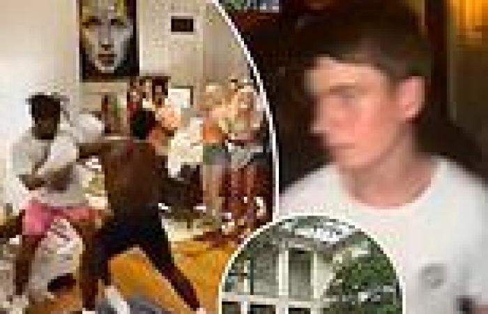 Wednesday 22 June 2022 06:56 AM Youths break into $8M mansion, throw huge party and turn foyer into BOXING RING ... trends now