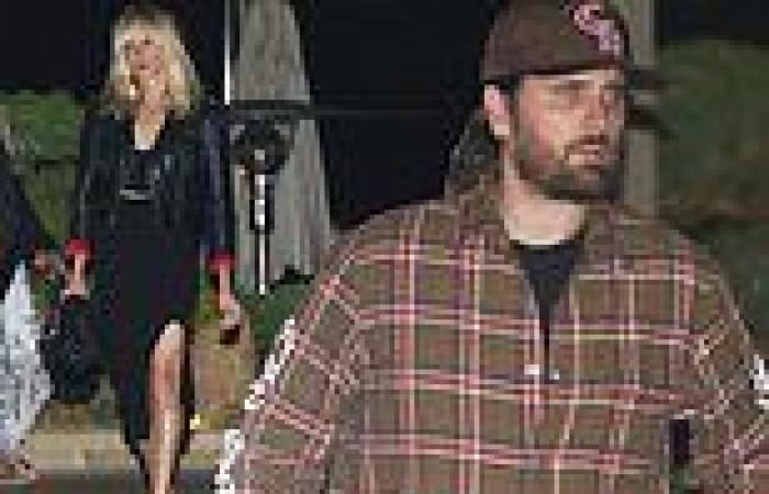 Wednesday 22 June 2022 06:29 PM Scott Disick hangs out with his friend Kimberly Stewart again as they head to ... trends now