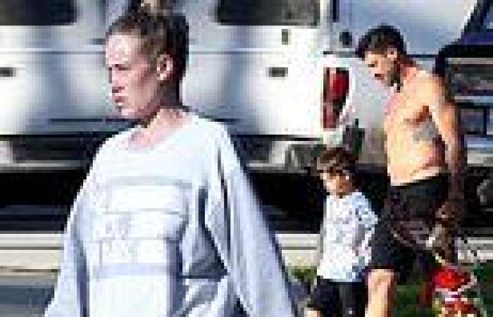 Wednesday 22 June 2022 05:35 PM Peta Murgatroyd and Maksim Chmerkovskiy step out with their son Shai, six, in ... trends now