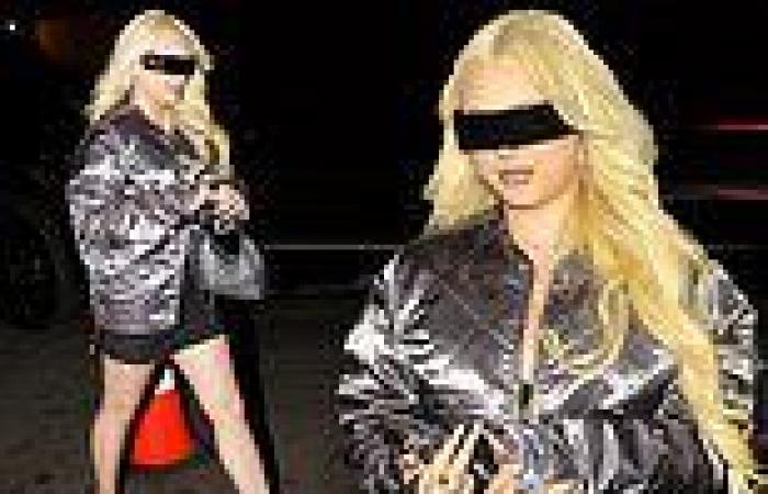 Wednesday 22 June 2022 05:53 PM Kourtney Kardashian's stepdaughter Alabama Barker, 16, wears sunglasses trends now