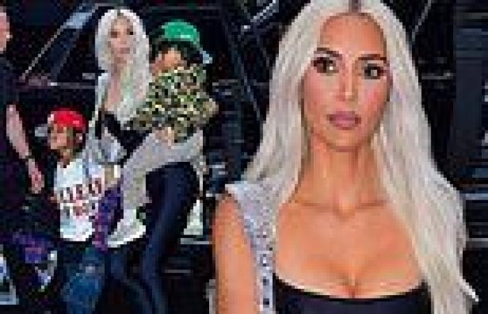 Wednesday 22 June 2022 07:14 AM Kim Kardashian is a hands-on mom as she arrives back to NYC hotel with her sons trends now
