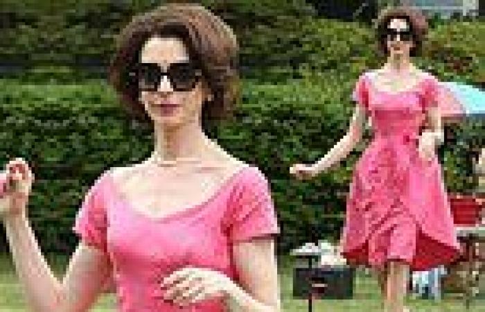 Thursday 23 June 2022 08:17 PM Anne Hathaway puts on leggy display in gorgeous pink cocktail dress while ... trends now