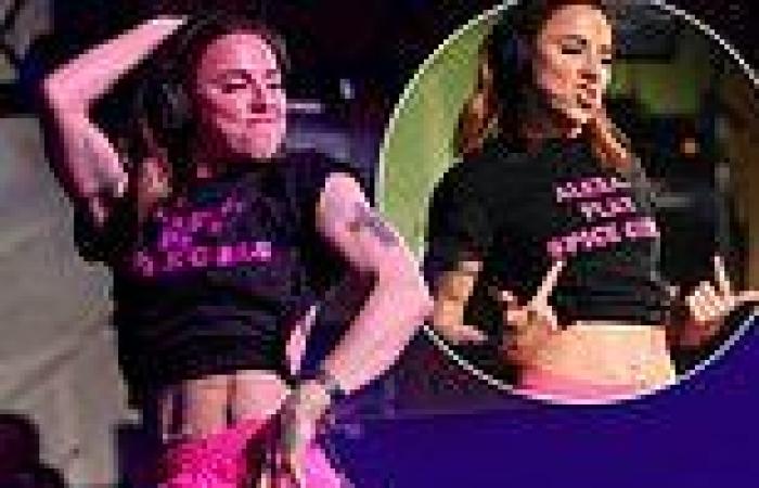 Thursday 23 June 2022 08:53 PM Mel C lives up to her Sporty Spice nickname as she shows off her VERY toned abs trends now