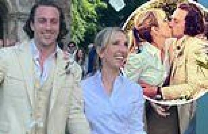 Thursday 23 June 2022 05:44 AM Aaron Taylor-Johnson and his wife Sam renew their wedding vows to celebrate 10 ... trends now