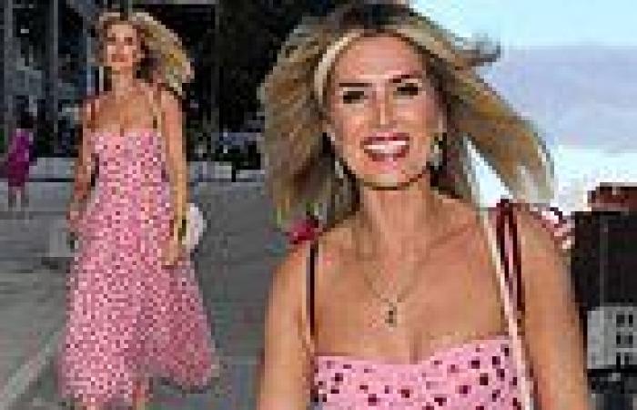 Sunday 26 June 2022 01:45 AM Sarah Jayne Dunn showcases her chic summer style in a pink dress adorned with ... trends now