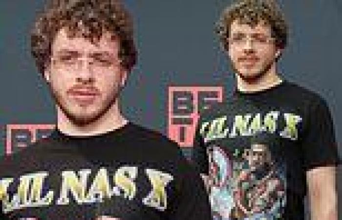 Monday 27 June 2022 04:45 AM Jack Harlow shows support for Lil Nas X by wearing rapper's T-shirt to the BET ... trends now