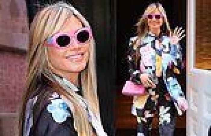 Tuesday 28 June 2022 07:27 PM Heidi Klum stuns in a floral pantsuit as she steps out in Soho after appearing ... trends now