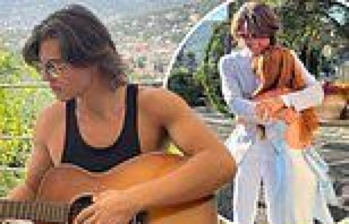 Tuesday 28 June 2022 08:30 AM Damian Hurley larks around with pals and shows off guitar skills on sun-soaked ... trends now