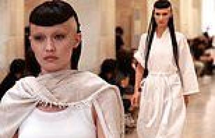 Tuesday 28 June 2022 07:36 AM Bella and Gigi Hadid look unrecognizable as they rock half-shaved heads at the ... trends now