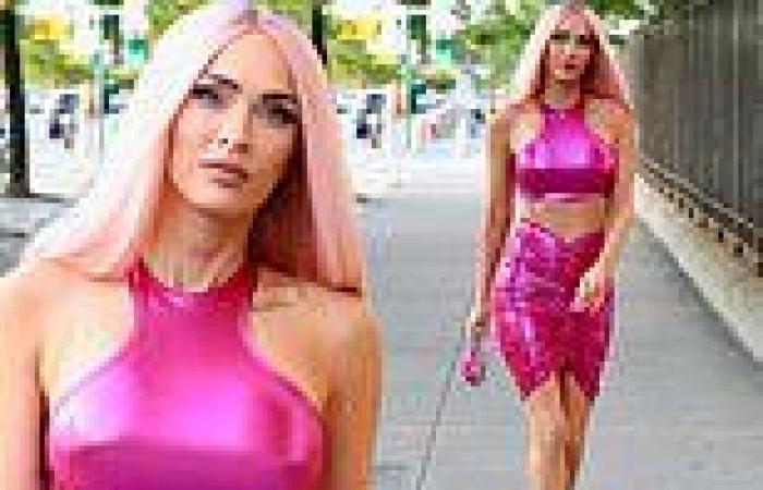 Wednesday 29 June 2022 05:21 AM Megan Fox struts her stuff in an ab-baring metallic fuchsia top and pencil ... trends now