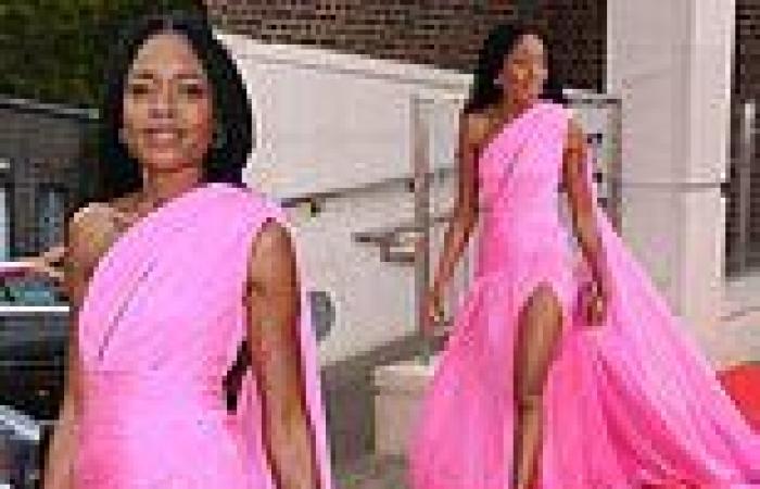 Wednesday 29 June 2022 11:03 PM Naomie Harris stuns in a fuchsia gown as she makes a glamorous entrance at the ... trends now