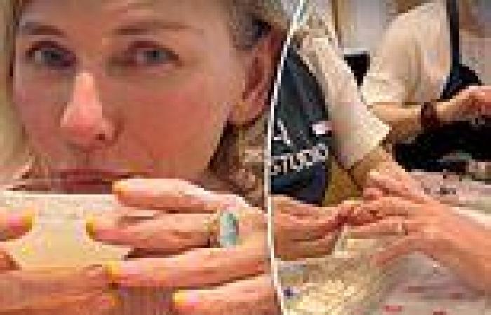 Thursday 30 June 2022 09:24 AM Naomi Watts reveals her CRAZY nails after visiting a beauty salon in London trends now
