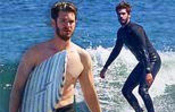 Thursday 30 June 2022 10:54 PM Andrew Garfield shows off physique as he pulls the top of his wetsuit down ... trends now