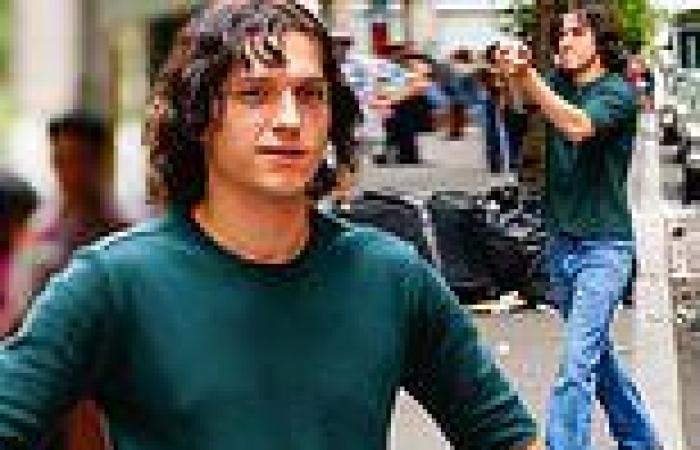 Wednesday 6 July 2022 08:39 AM Tom Holland sports wavy dark brown hair and 1970s-style outfit as he films The ... trends now