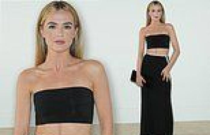 Wednesday 6 July 2022 05:21 AM Zoey Deutch dares to bare her abs in black tube top and zip-up skirt trends now